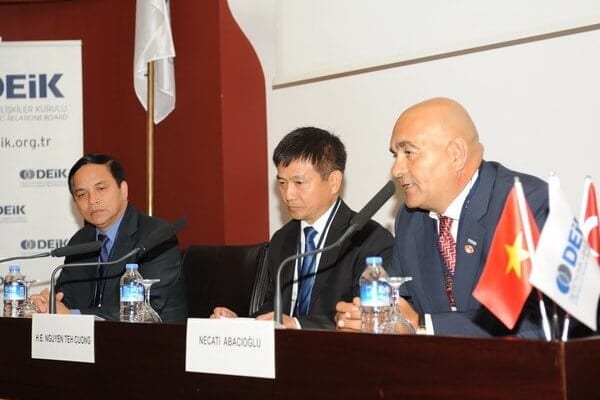 Ông Necati Abacioglu, Chủ tịch Hội đồng Thương mại Thổ Nhĩ Kỳ-Việt Nam phát biểu tại hội thảo. (Nguồn: Vietnam+)