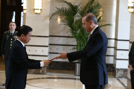 Đại sứ Phạm Anh Tuấn trình Quốc thư lên Tổng thống Recep Tayyip Erdoğan