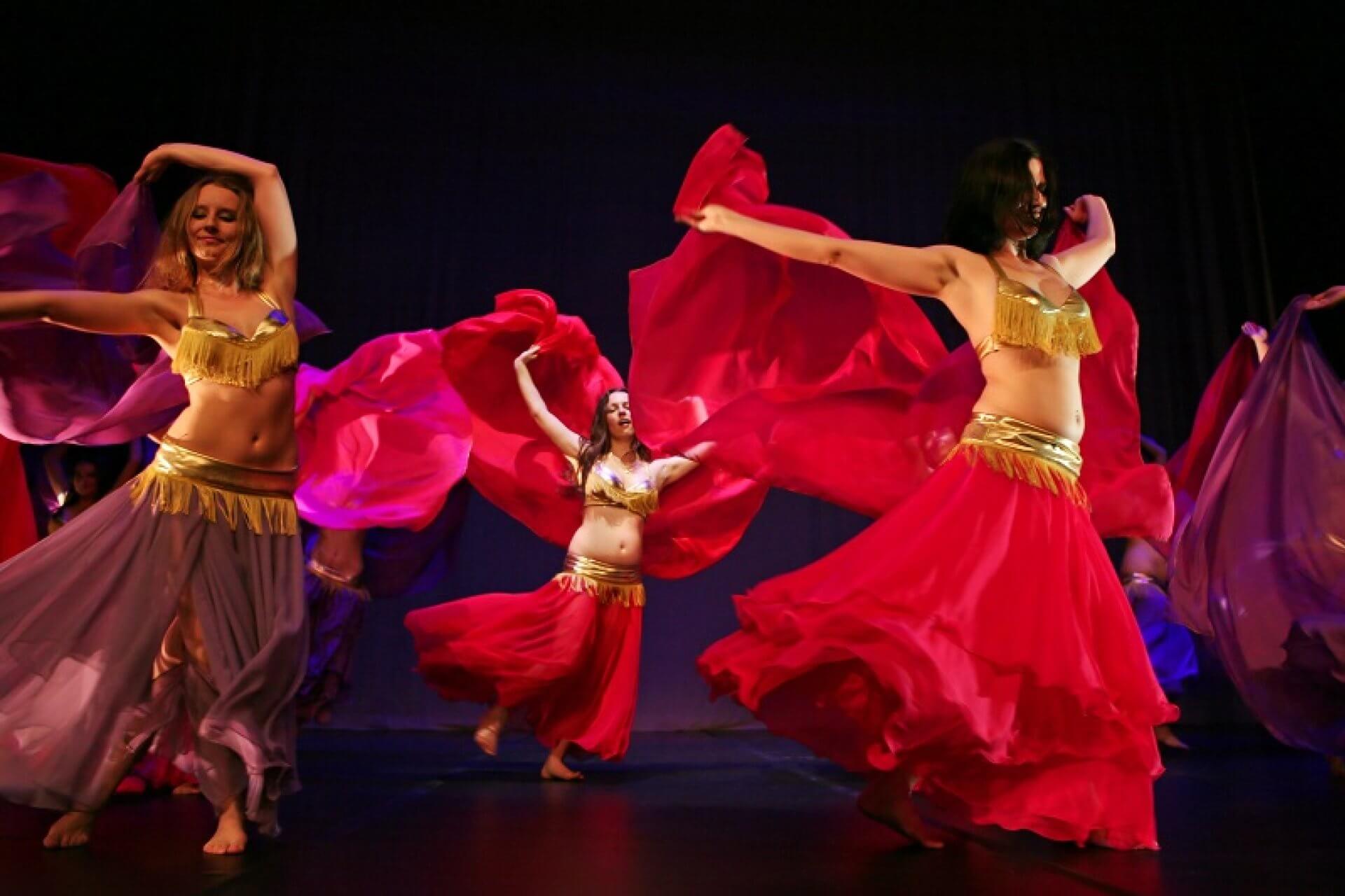 Múa bụng "belly dance" bốc lửa