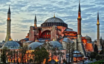 Công trình Hồi giáo vĩ đại từ thế kỷ 17 Blue Mosque