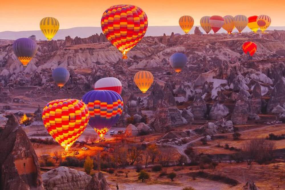 Ngắm cảnh ở Cappadocia trên khinh khí cầu