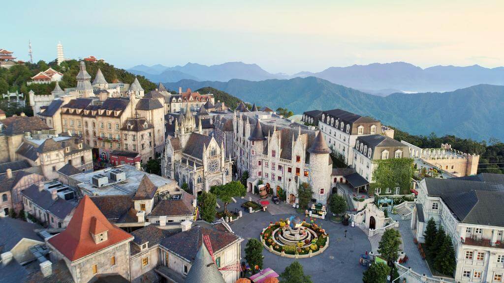 Cầu vàng trong Bà Nà Hills Đà Nẵng