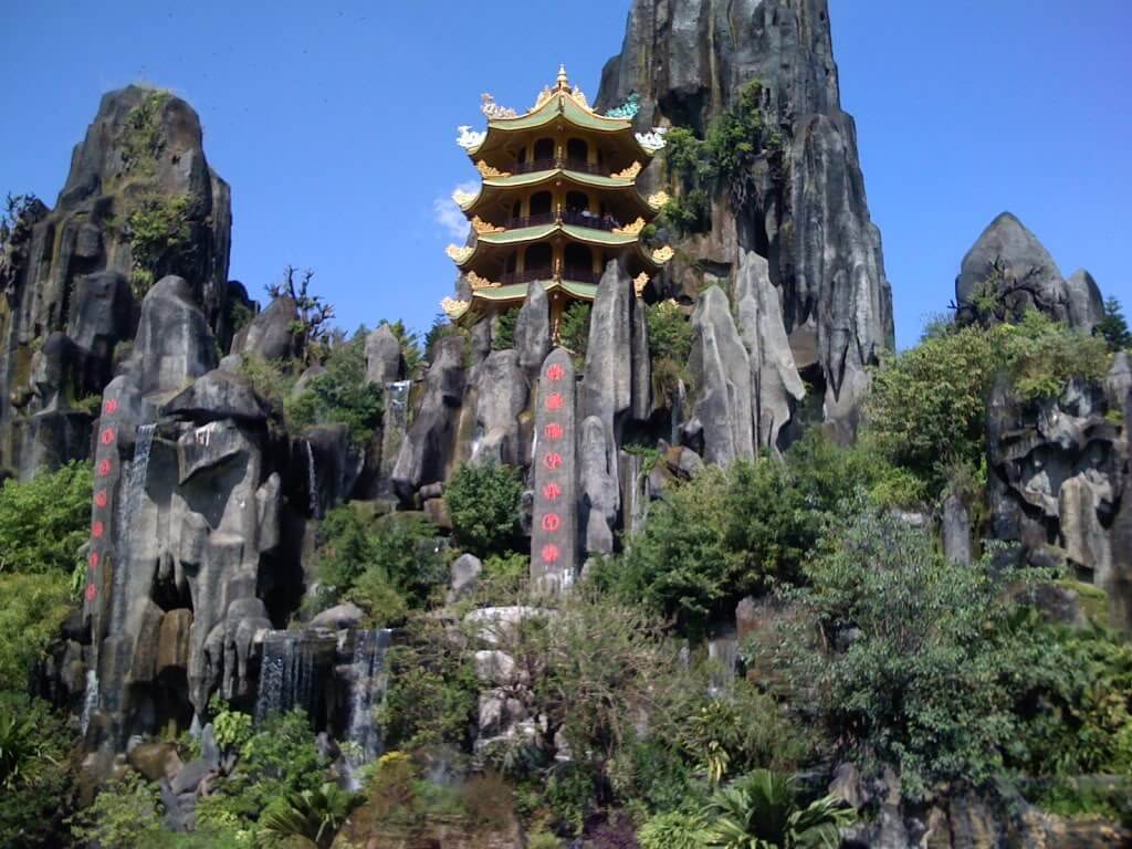 Quang cảnh núi Ngũ Hành Sơn.