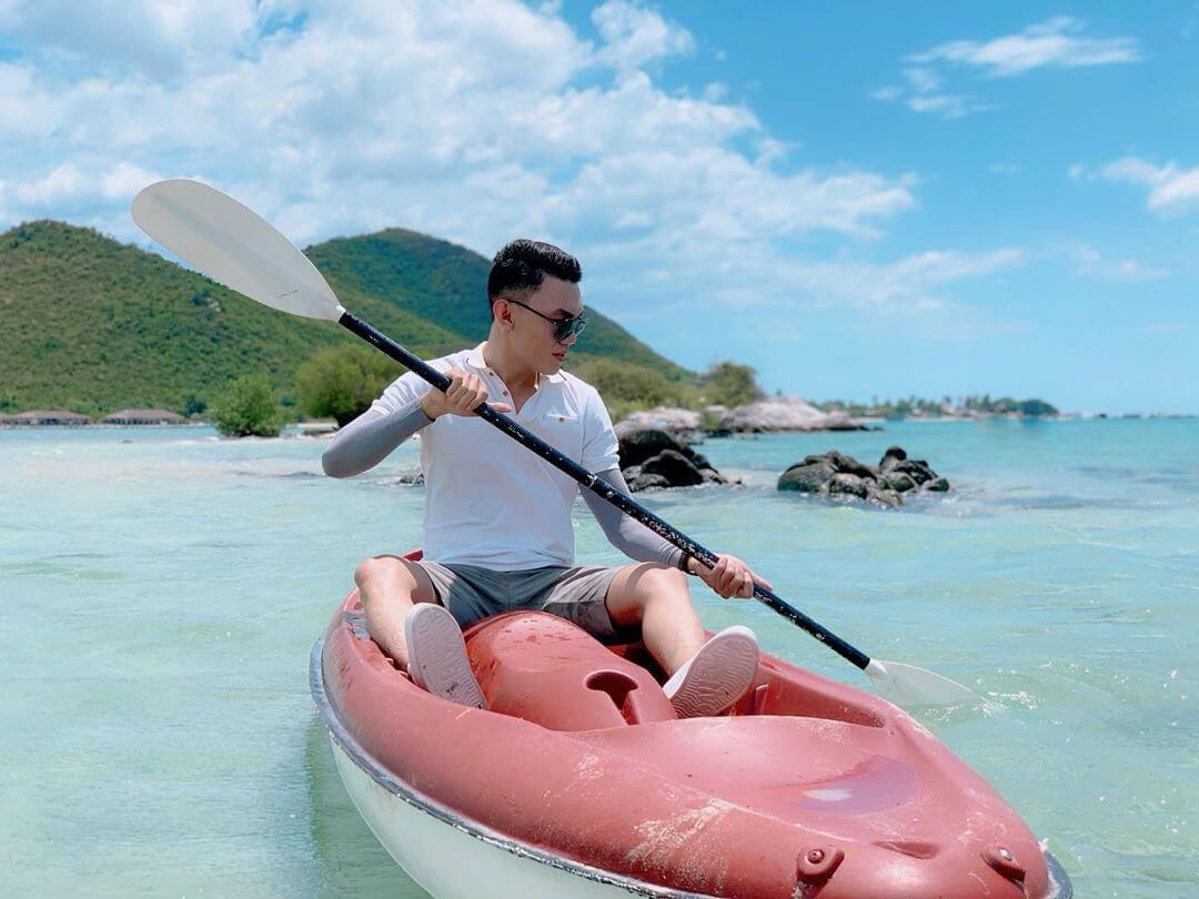 Chèo thuyền kayak hứa hẹn sẽ mang lại trải nghiệm đầy thú vị cho du khách tại đảo Điệp Sơn